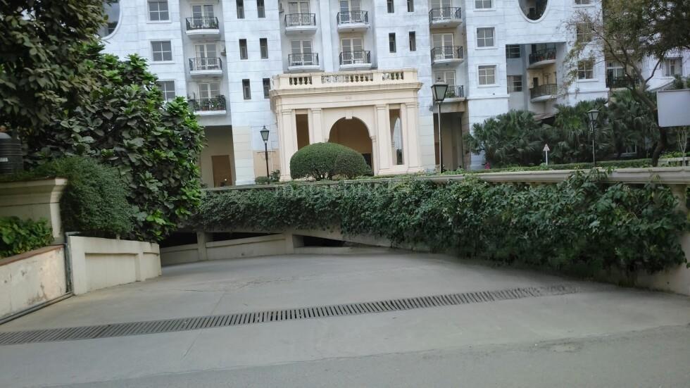 DLF Hamilton Court