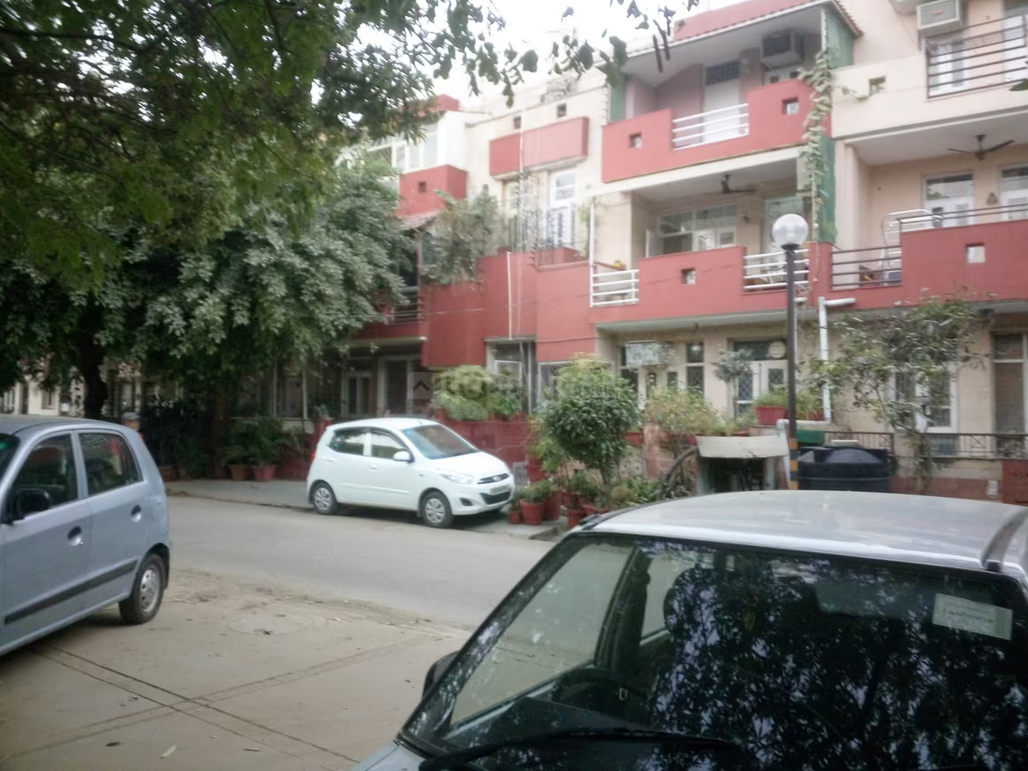 DLF Pink Town House