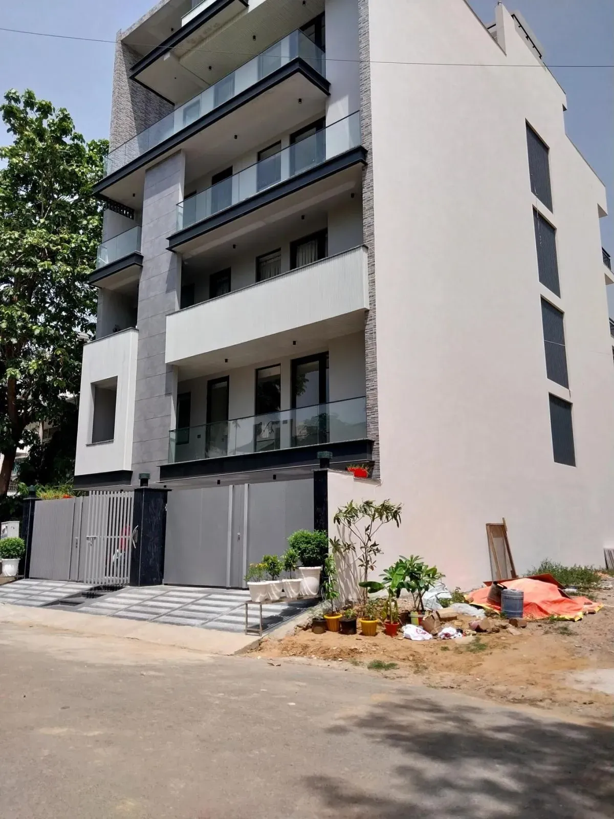 DLF Phase 4 Luxury Builder Floors