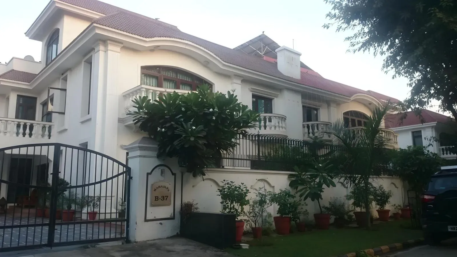 Eros Rosewood City