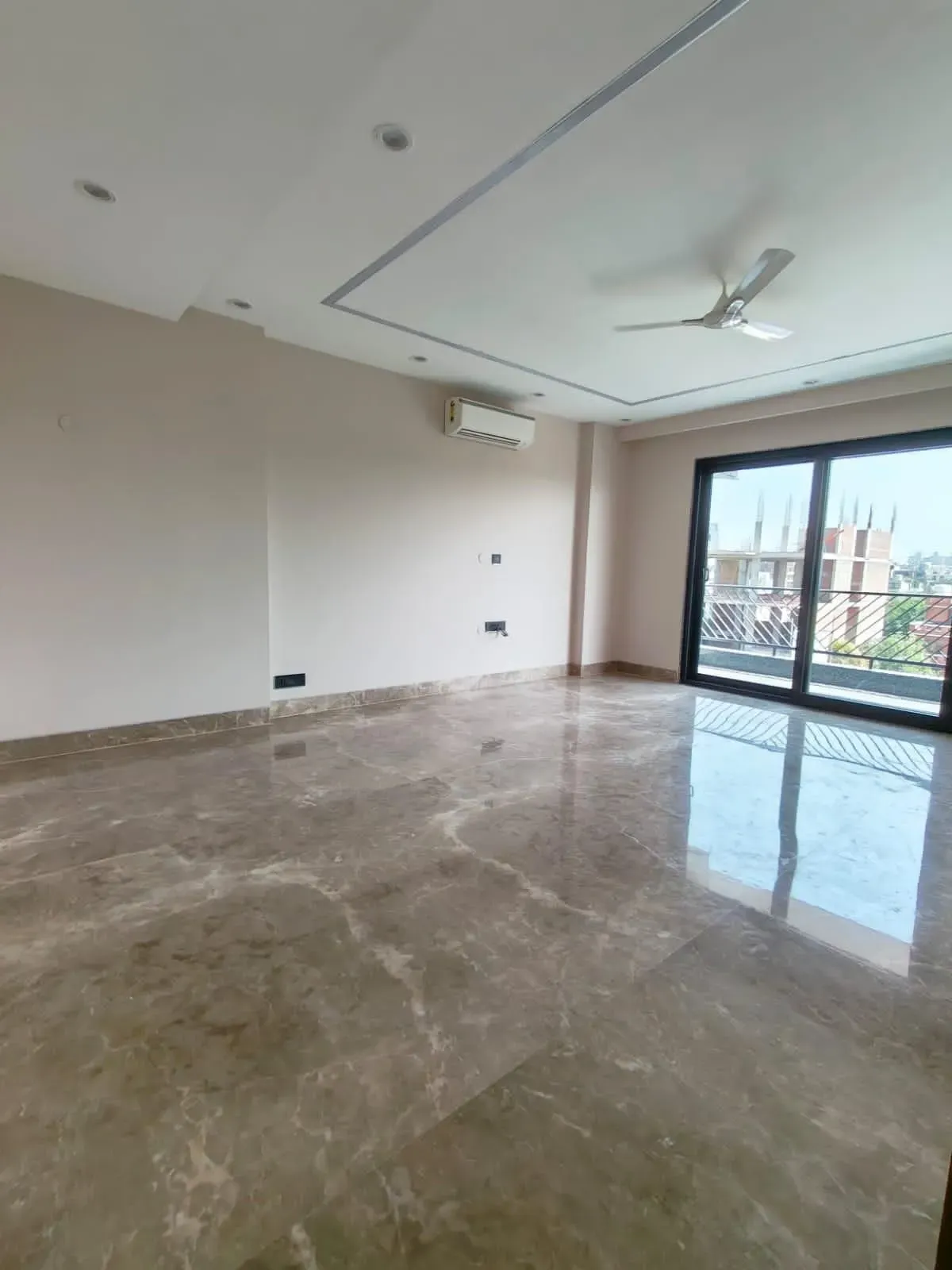 Ultra Luxury Builder floor In Nirvana Country