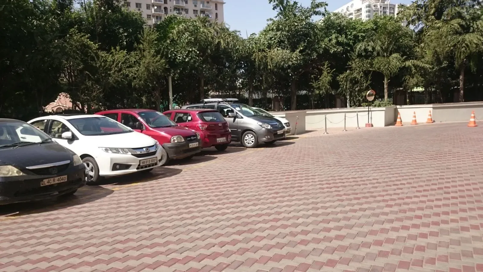 DLF Royalton Tower
