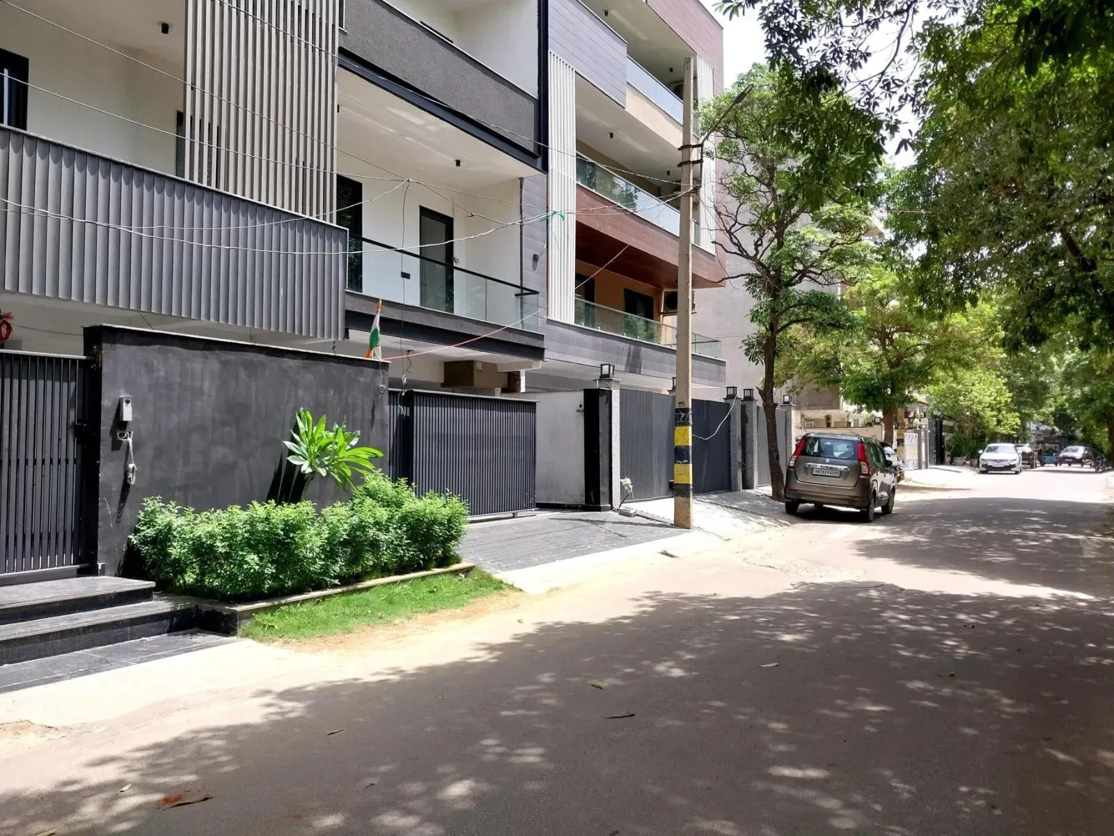 Independent Floors at DLF City Phase 4