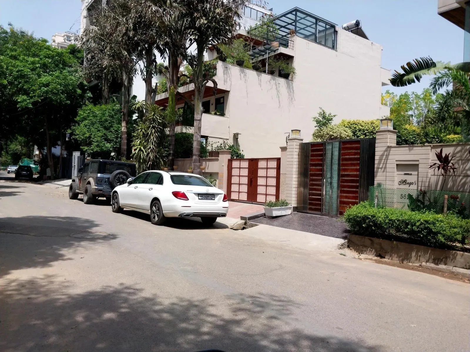 Independent Floors at DLF City Phase 4