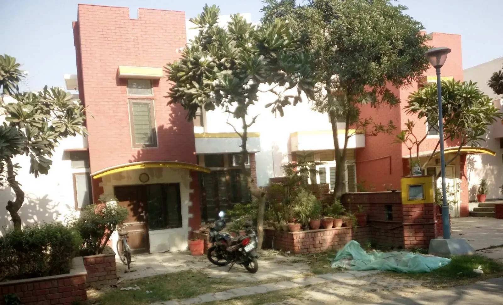 Unitech Nirvana Birch Court