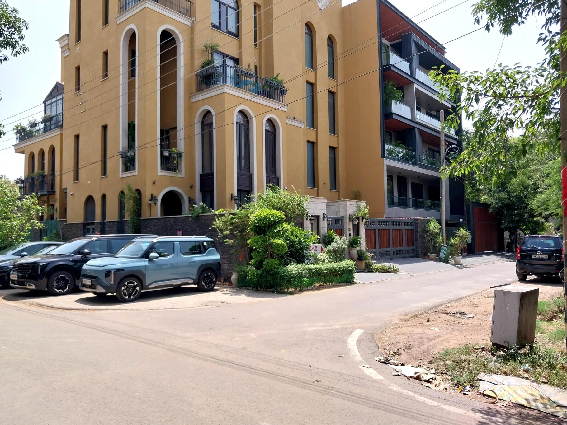 Independent Floors at DLF City Phase 1 and 3