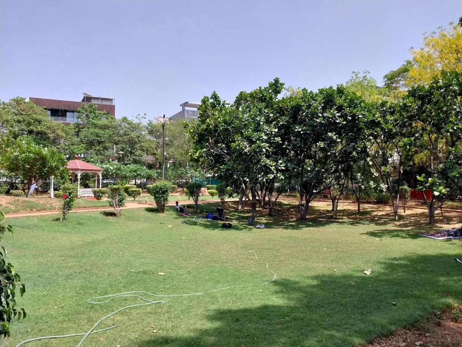 Independent Floors at DLF City Phase 1 and 3