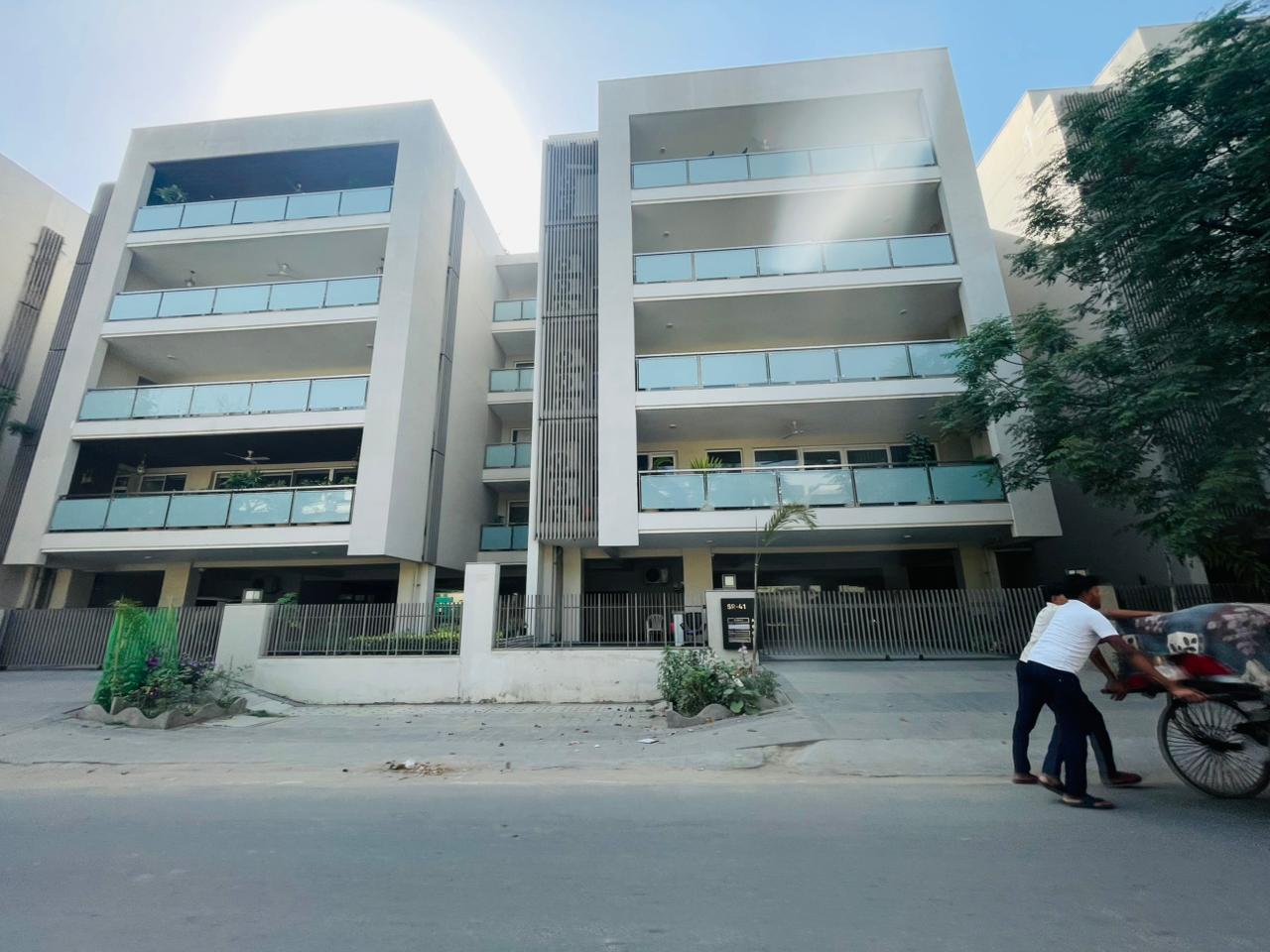 DLF Siris Floors